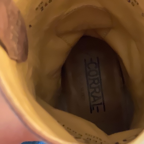 !SOLD!CORRAL BOOTS - Picture 4 of 4